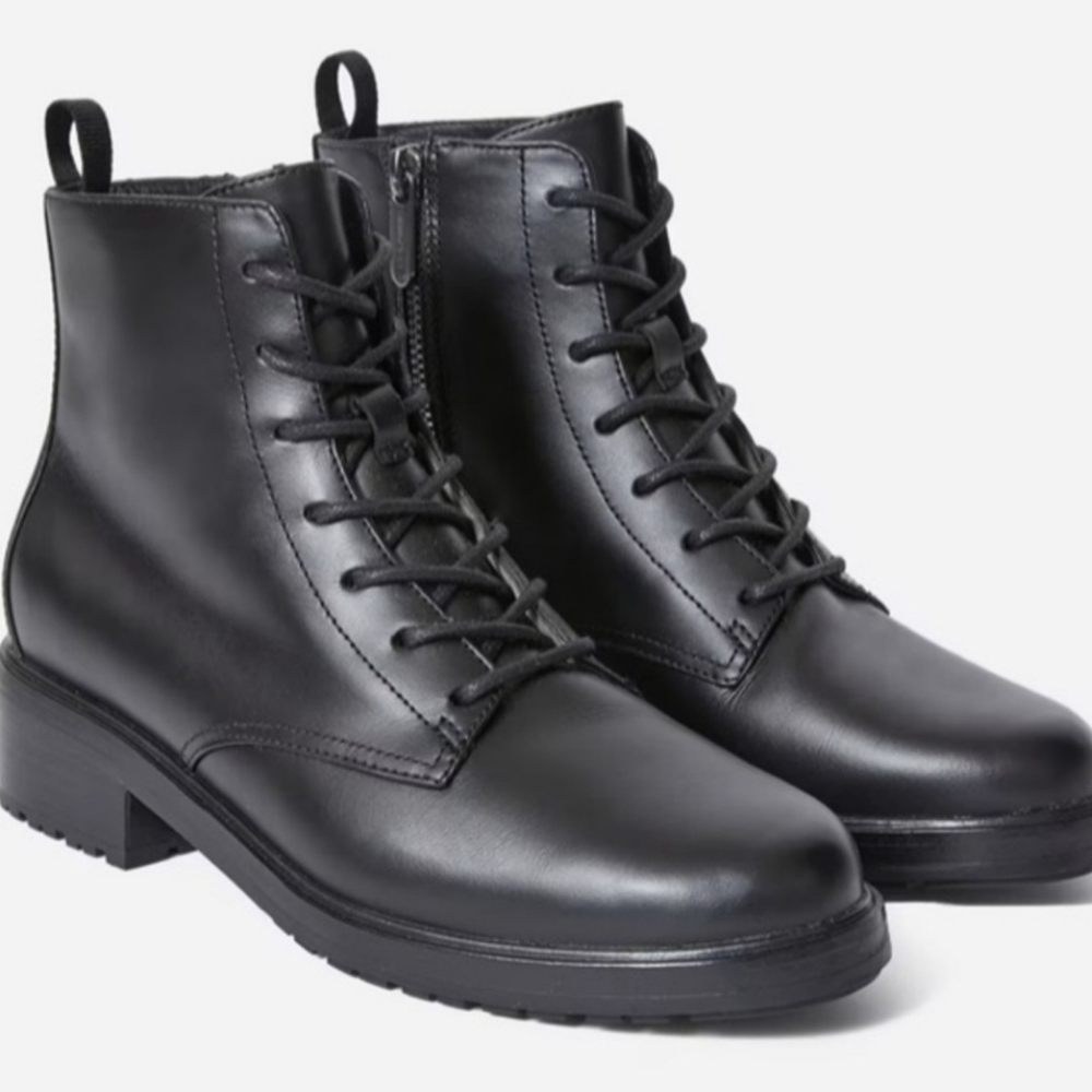 Everlane size 9 women’s black combat boots moto biker boots like new